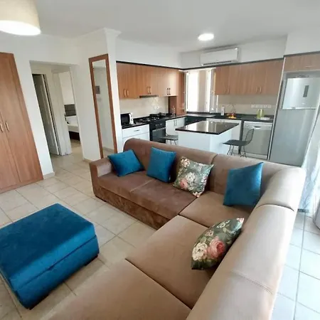 In Kyrenia Center Апартаменты Кирения